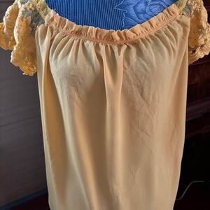 Iris Size 2x Women’s Peasant Blouse Gold Lace Sleeves PolySpandex 42" Bust 22" L